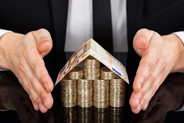 金价维持强势，贸易战恐慌助推避险需求